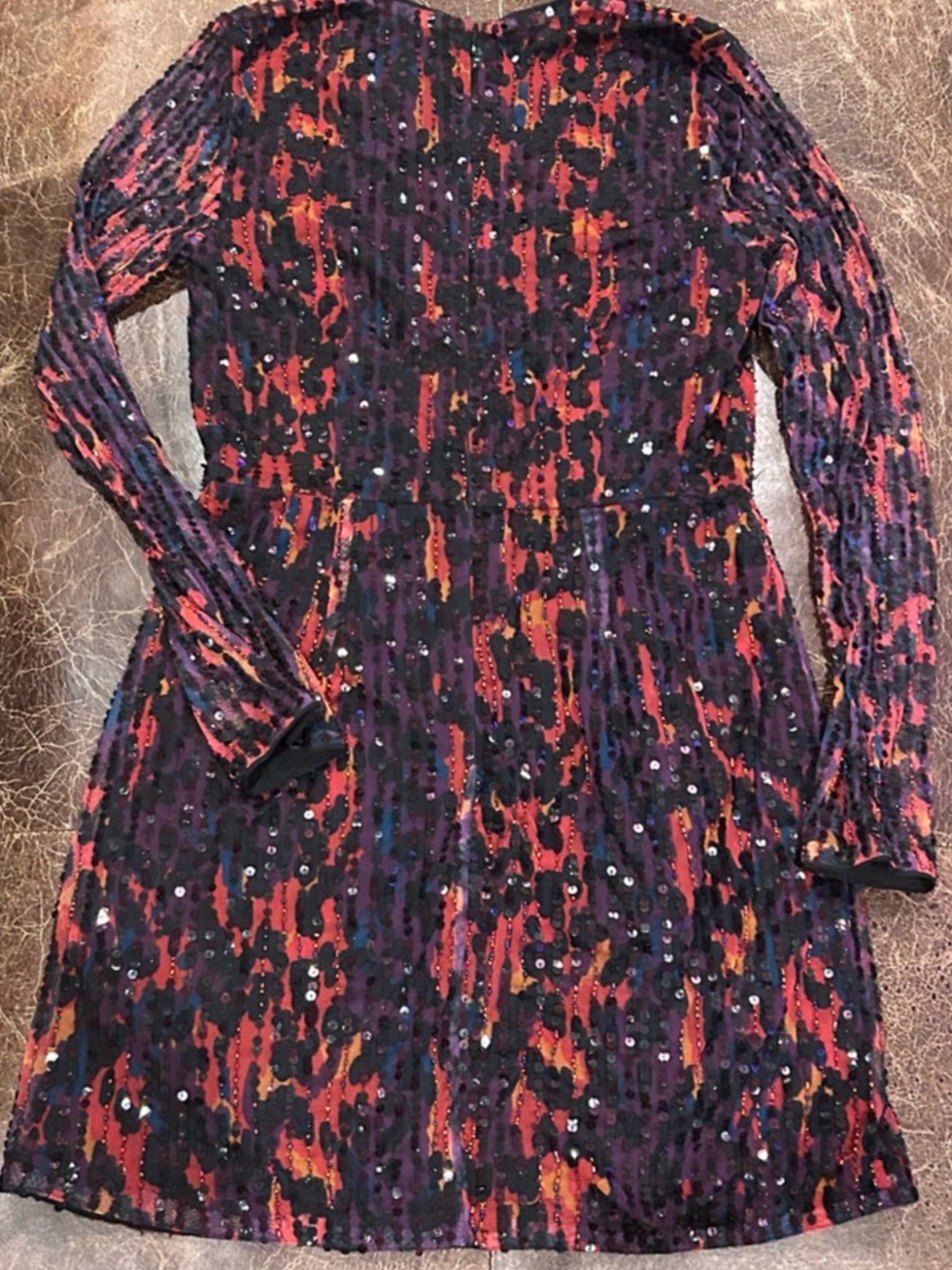 Stunner, stunning…..dynamic dress - Picture 5 of 10